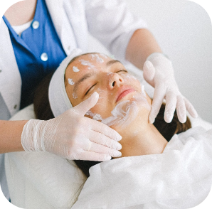 estetica-crema-facial-guantes-cara