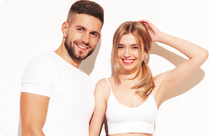 mujer-hermosa-confiada-sexy-su-novio-guapo-familia-alegre-feliz-teniendo-momentos-tiernos-pareja-apasionada-joven-abrazando-pareja-sensual-aislada